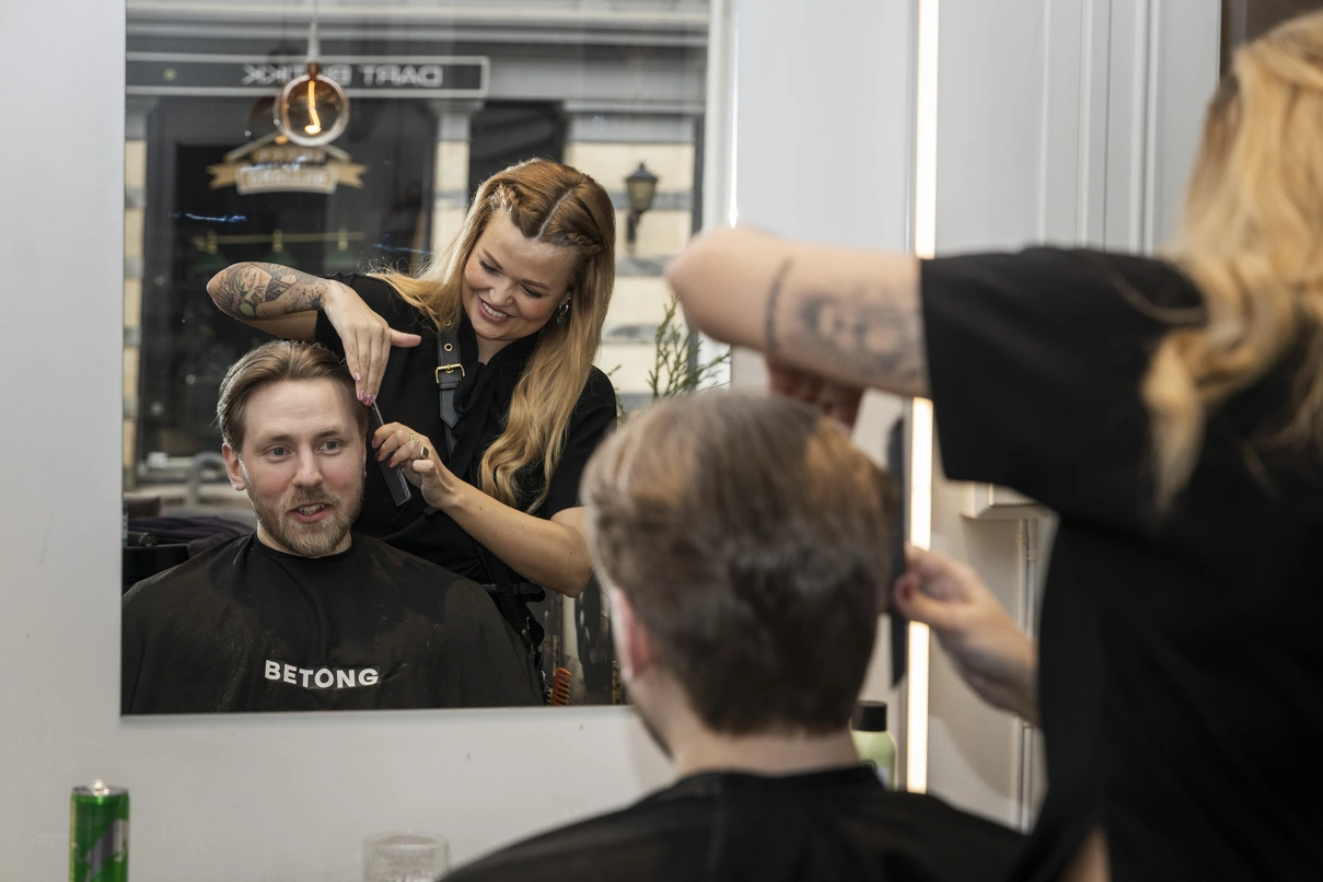 Tiia working on a client